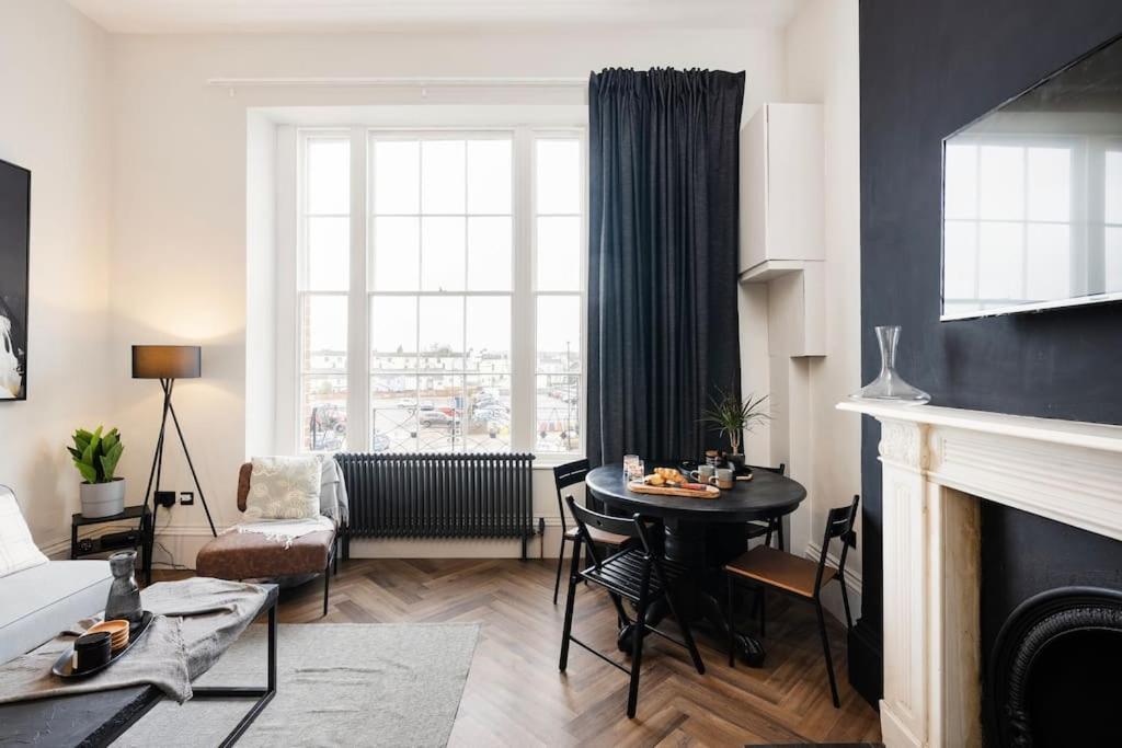 High End Free Parking Wifi Balcony Ensuite Cheltenham Esterno foto