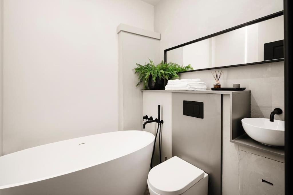 High End Free Parking Wifi Balcony Ensuite Cheltenham Esterno foto