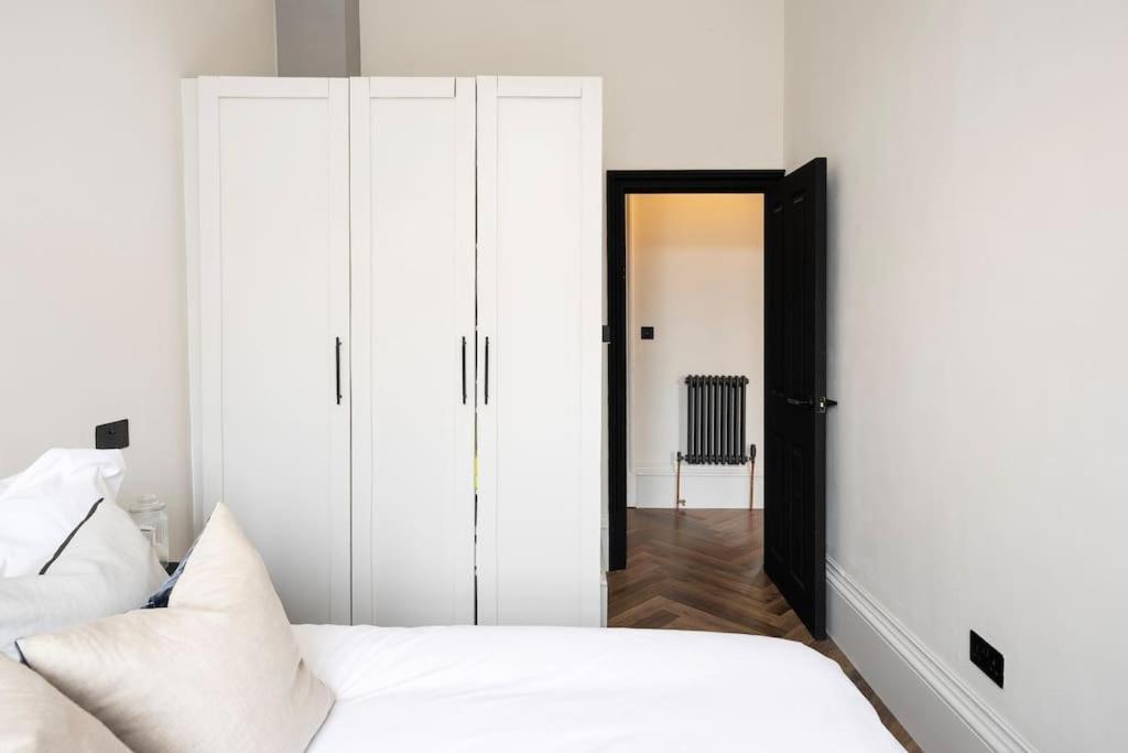 High End Free Parking Wifi Balcony Ensuite Cheltenham Esterno foto