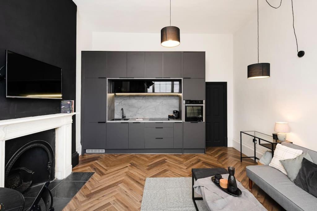 High End Free Parking Wifi Balcony Ensuite Cheltenham Esterno foto
