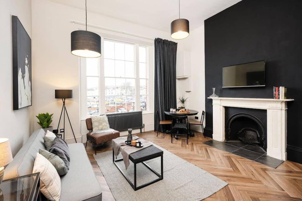 High End Free Parking Wifi Balcony Ensuite Cheltenham Esterno foto