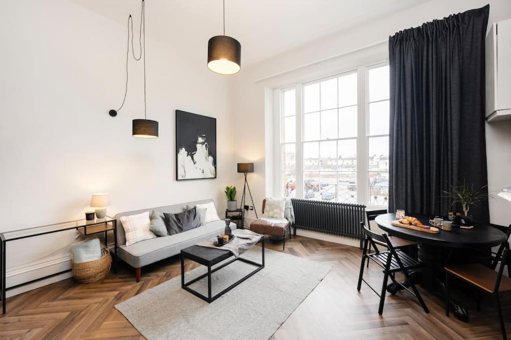 High End Free Parking Wifi Balcony Ensuite Cheltenham Esterno foto