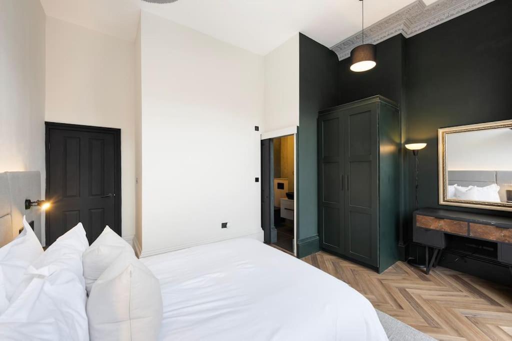 High End Free Parking Wifi Balcony Ensuite Cheltenham Esterno foto